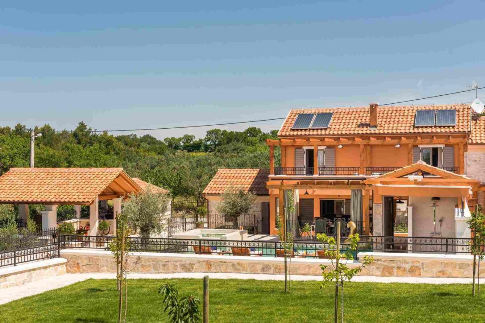Luxury Villa Finessa Skradin 1 With Heated Pool, Jacuzzi And Sauna Eksteriør billede
